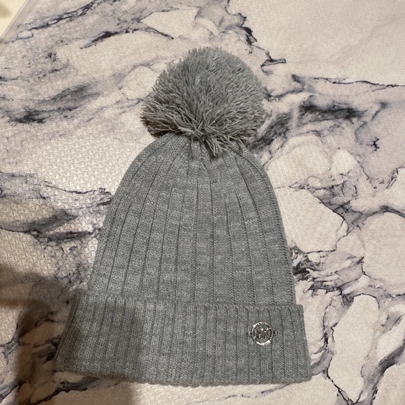 Womens Michael Kors Logo Stocking Cap! Grey/ Silver, NWOT! - Picture 2 of 10